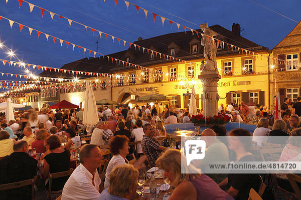 Weinfest  Sommerach  Mainfranken  Unterfranken  Franken  Bayern  Deutschland  Europa