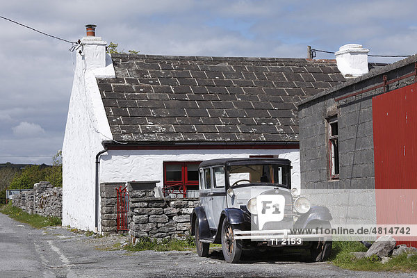 Oldtimer in Kilfenora  County Clare  Republik Irland  Europa