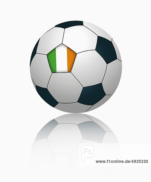 Republik Irland Flagge auf Fußball  Nahaufnahme