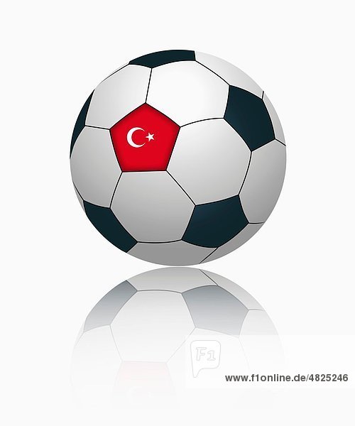 Türkische Flagge auf Fußball  Nahaufnahme