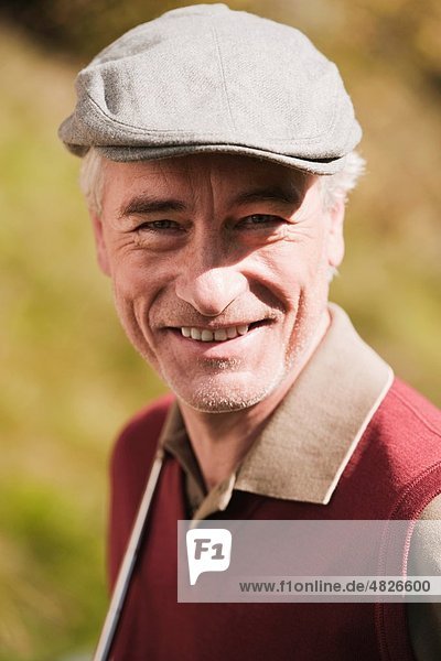 Italien  Kastelruth  Reifer Mann lächelnd  Portrait