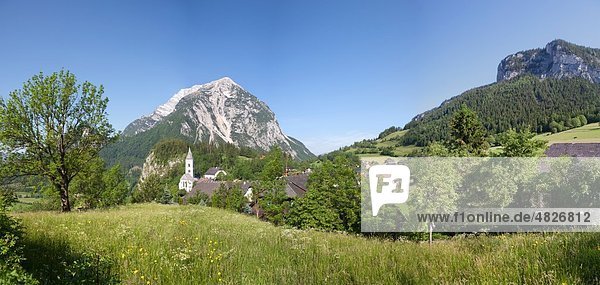 Österreich  Steiermark  Purgg-Trautenfels  Blick auf die Kirche heiliger georg