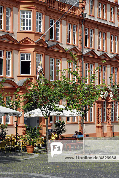 Haus zum Römischen Kaiser  Gutenberg-Museum am Liebfrauenplatz  Altstadt  Mainz  Rheinland-Pfalz  Deutschland  Europa