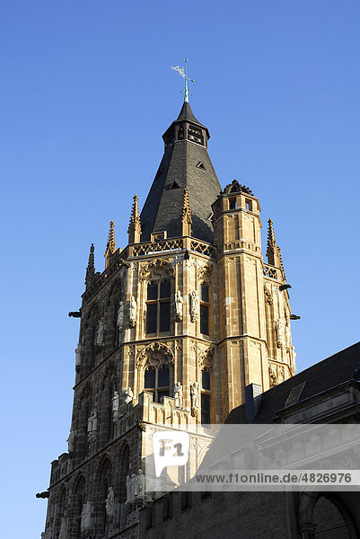 Turm im Stil der Gotik  Rathaus  Köln  Rheinland  Nordrhein-Westfalen  Deutschland  Europa