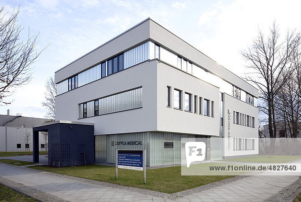 Institutsgebäude in der Wissenschaftsstadt Adlershof  Berlin  Deutschland  Europa