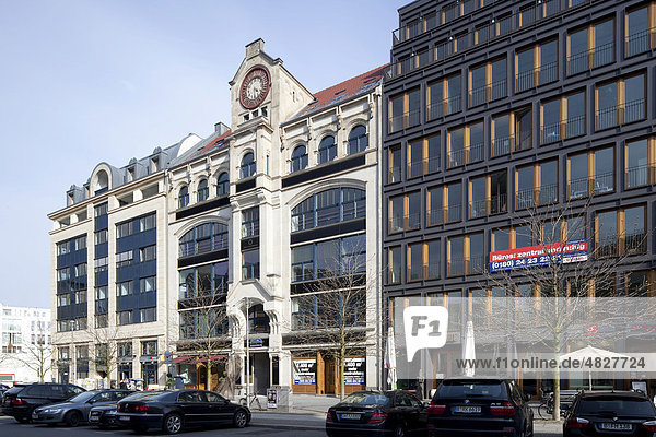 Historische und moderne Bürogebäude am Hausvogteiplatz  Berlin-Mitte  Berlin  Deutschland  Europa