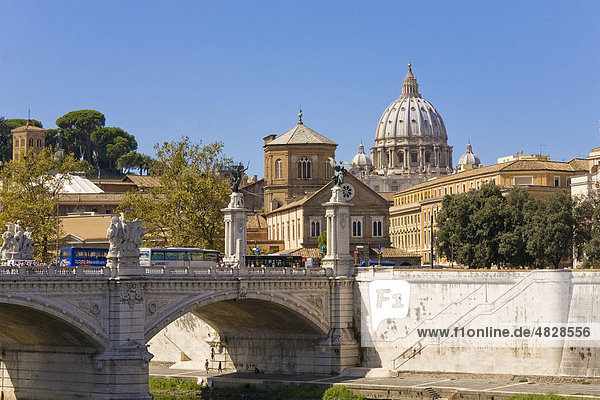 Tiber mit dem Petersdom  Rom  Italien  Europa