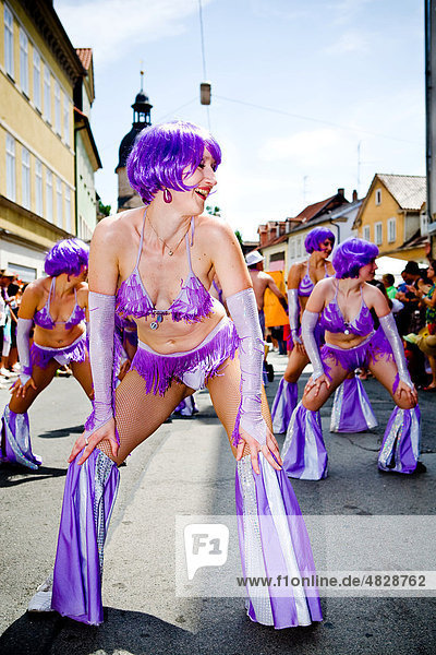 Tänzerinnen beim Samba-Festival  Coburg  Bayern  Deutschland  Europa