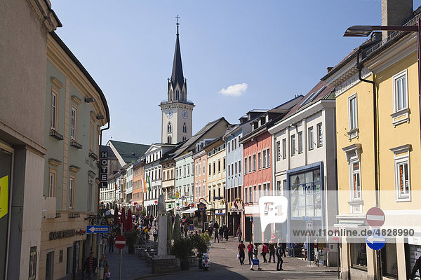 Hauptplatz mit Pfarrkirche St. Jakob  Fußgängerzone  Villach  Kärnten  Österreich  Europa