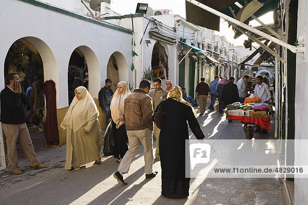 Salespeople and shops in the Medina  historic centre of Tripoli  Libya  North Africa  Africa