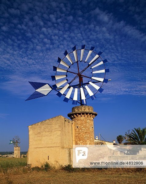 Balearen  Energie  Urlaub  Insel  Landmark  Mallorca  Mallorca  Mittelmeer  Spanien  Europa  Tourismus  Reisen  Urlaub  Windmil