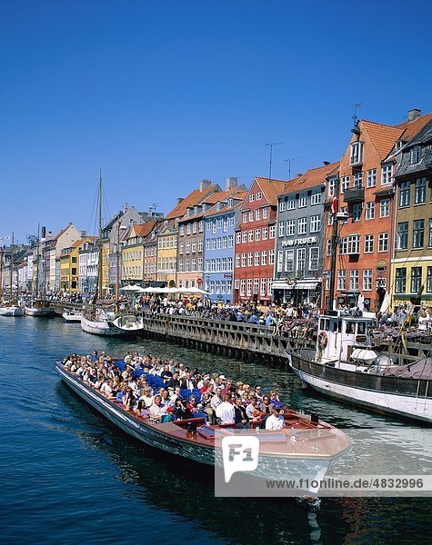 Boot  Kopenhagen  Dänemark  Europa  Urlaub  Landmark  Nyhavn  malerischen  Skandinavien  Tourismus  Touristen  Transport  Travel  Va