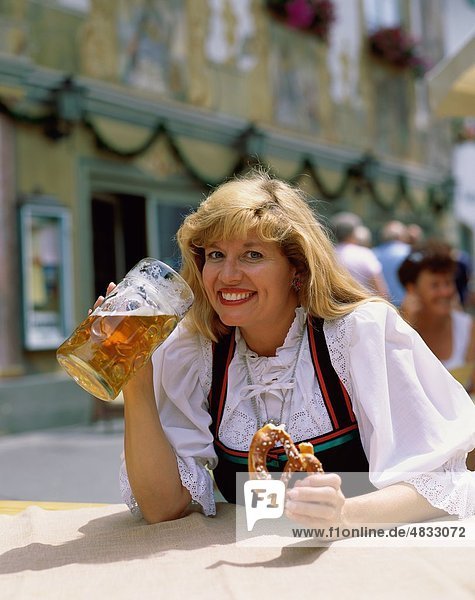 Bayern  Bier  Blond  Cafe  Kostüm  trinken  trinken  Essen  Essen  Europa  Europäische  Deutsch  Deutschland  Europa  Urlaub  genießen Sie