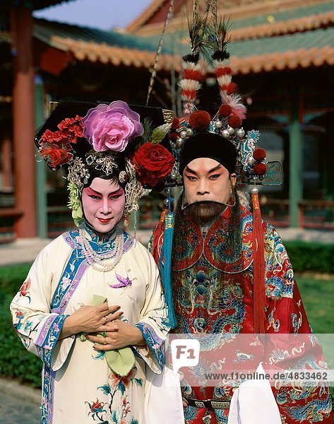 Akteure  Asien  Asien  China  Chinesisch  chinesischen Oper  Kostüme  dramatischen  Kopfschmuck  Urlaub  alle Paare  Wahrzeichen  Oper  im Freien  P