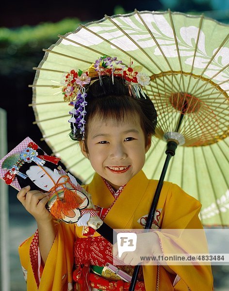 Asia  Asian  Kind  Kostüm  Mädchen  Urlaub  Japan  Japanisch  Landmark  im Freien  Menschen  lachen  Lächeln  Tourismus  Reisen  Umbrel
