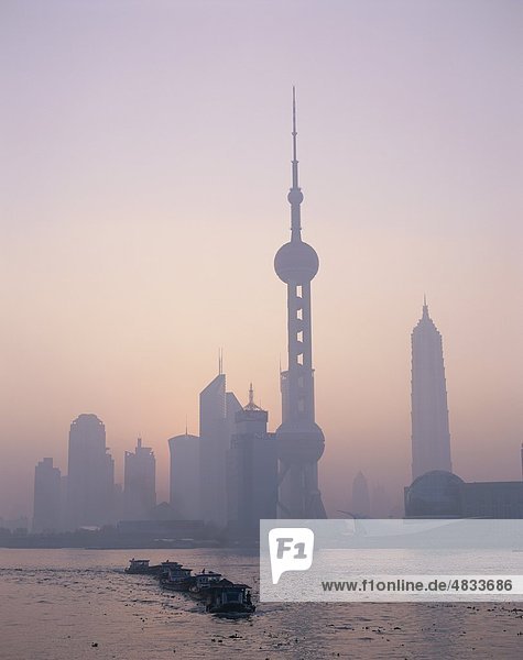 Asien  China  Holiday  Huangpu  Landmark  Oriental pearl Tower  Pudong  Fluss  Shanghai  Skyline  Wolkenkratzer  Sunrise  Tourismus