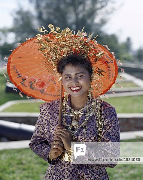 Asien  Kostüm  Holiday  Landmark  Malaiisch  Malaysia  Modell  Penang  veröffentlicht  Tourismus  traditionelle  Reisen  Urlaub  Frauen