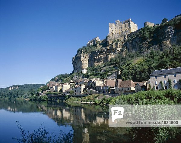 Beynac  Cazenac  Chateau  Dordogne  Frankreich  Europa  Urlaub  Wahrzeichen  Fluss  Tourismus  Reisen  Urlaub