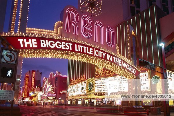 Amerika  Casinos  Holiday  Hotel  Landmark  Nevada  Nacht  Reno  Tourismus  Reisen  USA  USA  Urlaub  Ansicht
