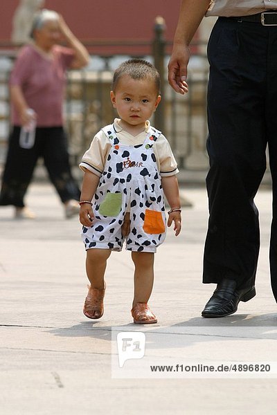 0-1,Asien,Baby,China,Erwachsener