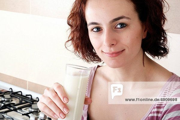 Jugendlicher Getränk Milch