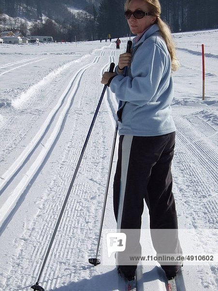 Frau  folgen  Ski