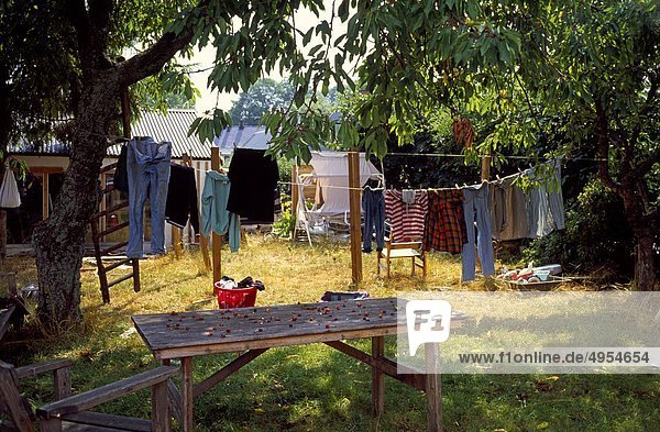 Kleidung waschen Garten