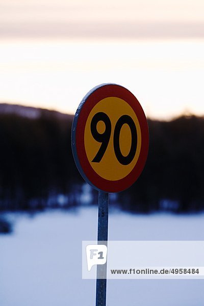 Ein Straßenschild  Schweden.