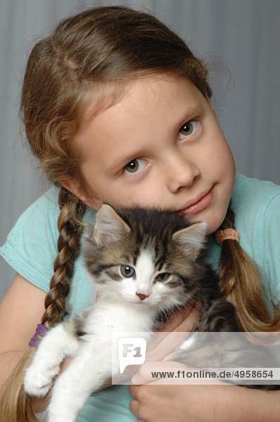 Mädchen mit Katze  Portrait