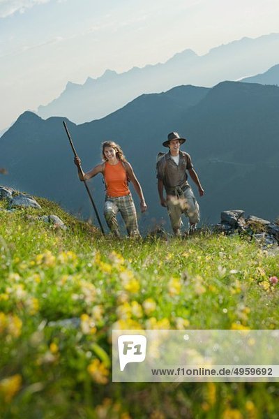 Österreich  Salzburger Land  Altenmarkt-Zauchensee  Paarwandern auf den Niederen Tauern