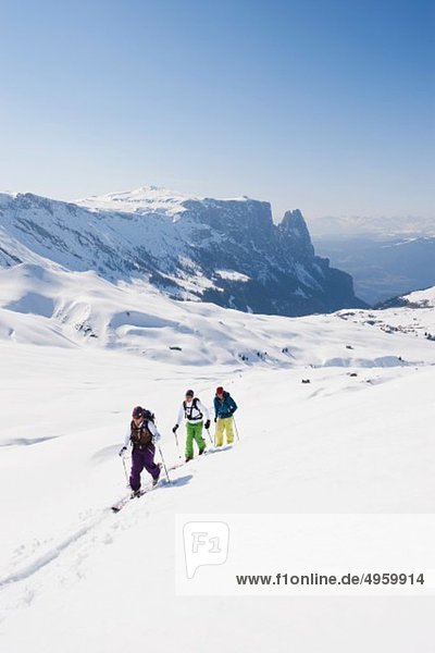 Italien  Trentino-Südtirol  Südtirol  Bozen  Seiser Alm  Skitourengruppe