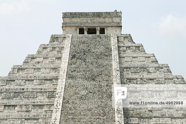 Mexiko  Yucatan Staat  Chichen Itza  die Pyramide von Kukulcan (El Castillo)  Maya Ruinen
