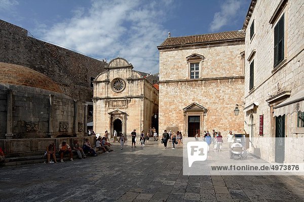 Springbrunnen  Brunnen  Fontäne  Fontänen  groß  großes  großer  große  großen  UNESCO-Welterbe  Kroatien  Dubrovnik  Zierbrunnen  Brunnen  Kloster
