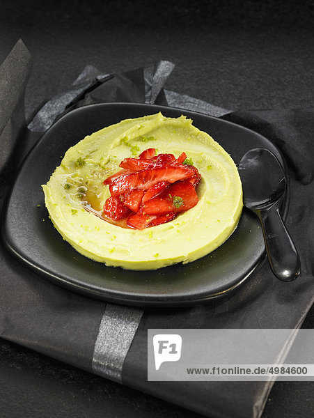 Avocado mousse with strawberries and agave syrup