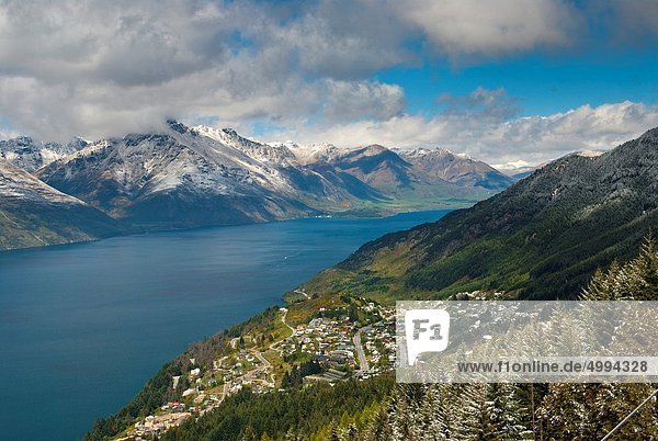 Panorama Skyline Skylines Berggipfel Gipfel Spitze Spitzen See hoch oben neuseeländische Südinsel Neuseeland Otago Queenstown