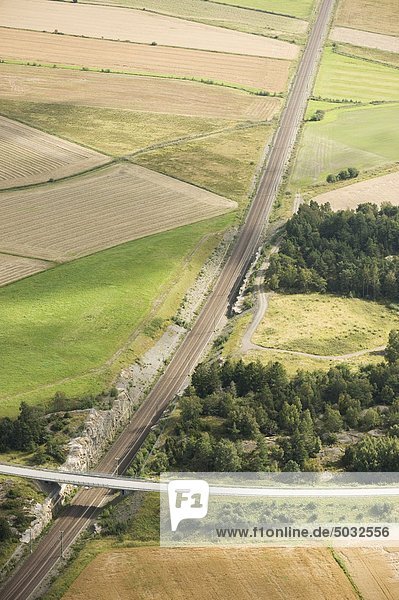 Luftbild von Railroad schneiden durch Landschaft