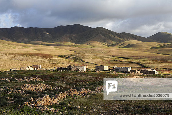 Spanien  Kanarische Inseln  Fuerteventura  Landschaft mit Ruinen bei Tuineje