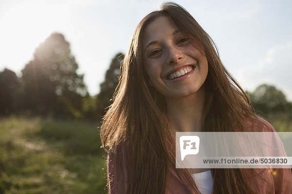 Teenager Mädchen lächelnd  Portrait