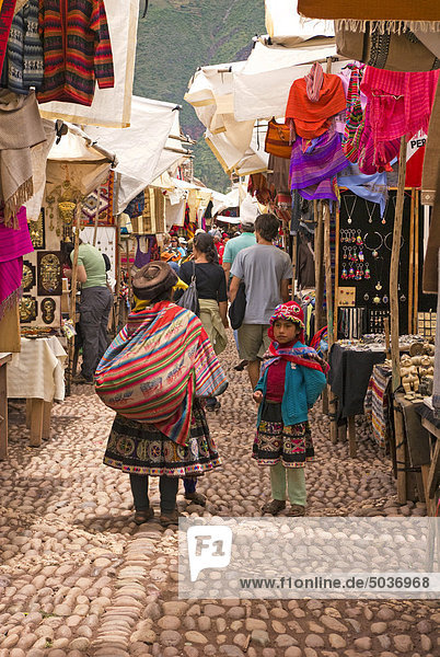 People at Sunday market  Pisac  Sacred Valley  Peru