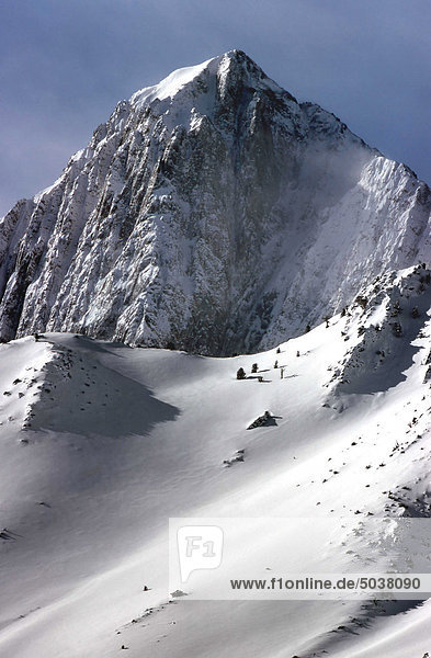 Mount Morrison im Winter  Ostseite der Sierra Nevada  Kalifornien  USA