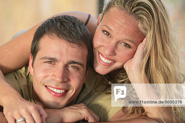 Portrait of a glückliches junges Paar