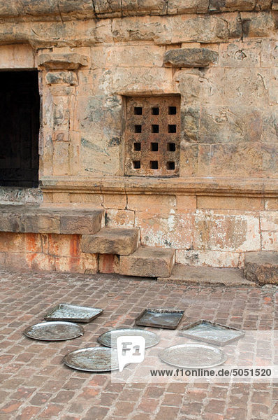 Metall-Essen-Tabletts Trocknen  Thanjavur Tempel  Tamil Nadu