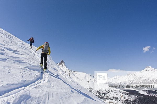 Männer Backcountry Ski  Parker Ridge  Banff-Nationalpark  Alberta  Kanada