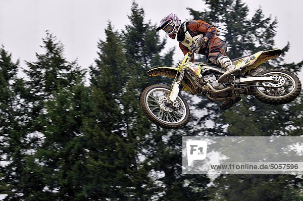 Spur fahren springen Steppe In der Luft schwebend Nanaimo British Columbia Kanada Motocross
