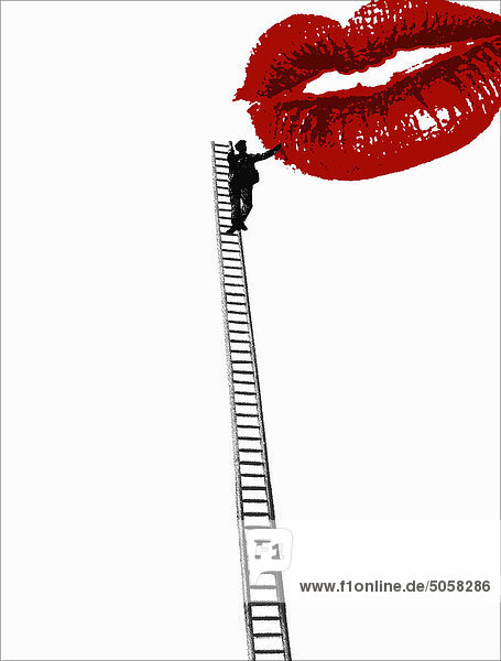 Mann auf einer Leiter berührt rote Lippen