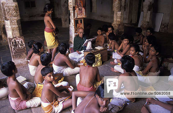 Group of young student-India - Tamil Nadu Madurai  Thiruparankundram temple
