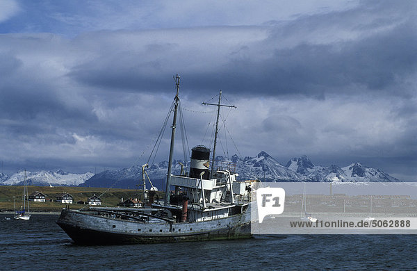 Patagonien  Feuerland  Argentinien  Ushuaia: Segelschiff auf dem Execution Dock