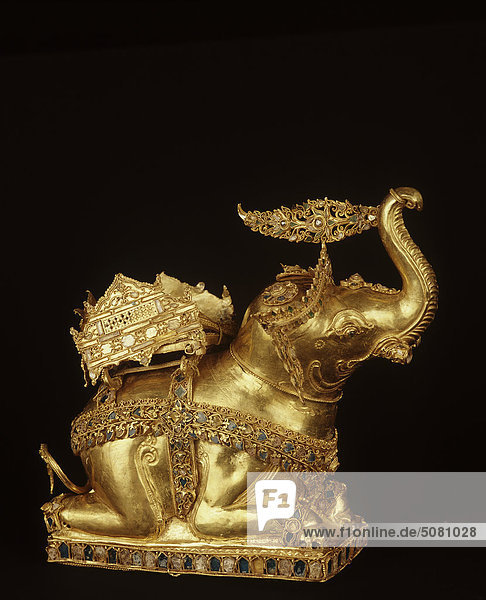 Gold Elefant gefunden in der Krypta der Wat Ratburana in Ayutthaya  (Jahrhundert)  Thailand.