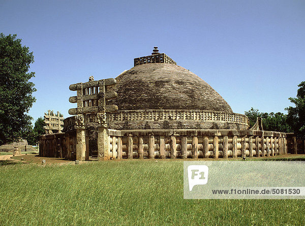 Stupa von Sanchi 2nd Cent BCIndia  Madhya Pradesh
