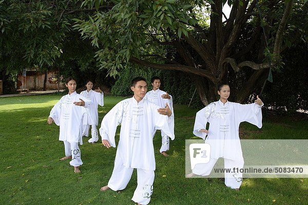 Tai Chi am See im brillante Resort and Spa in Kunming Yunnan Province China